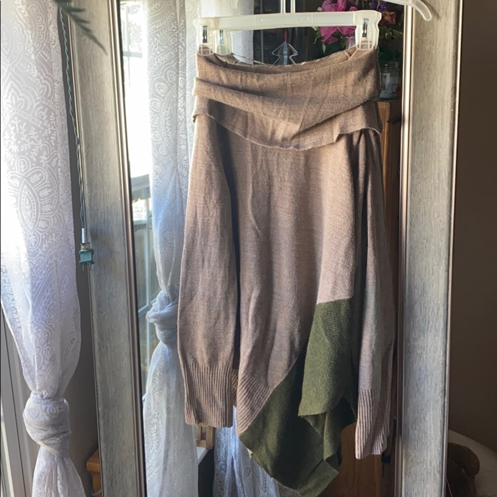 Asymmetrical long sleeve tan and green turtle neck